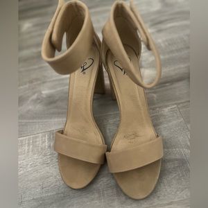 Windsor Tan Heels Size 10